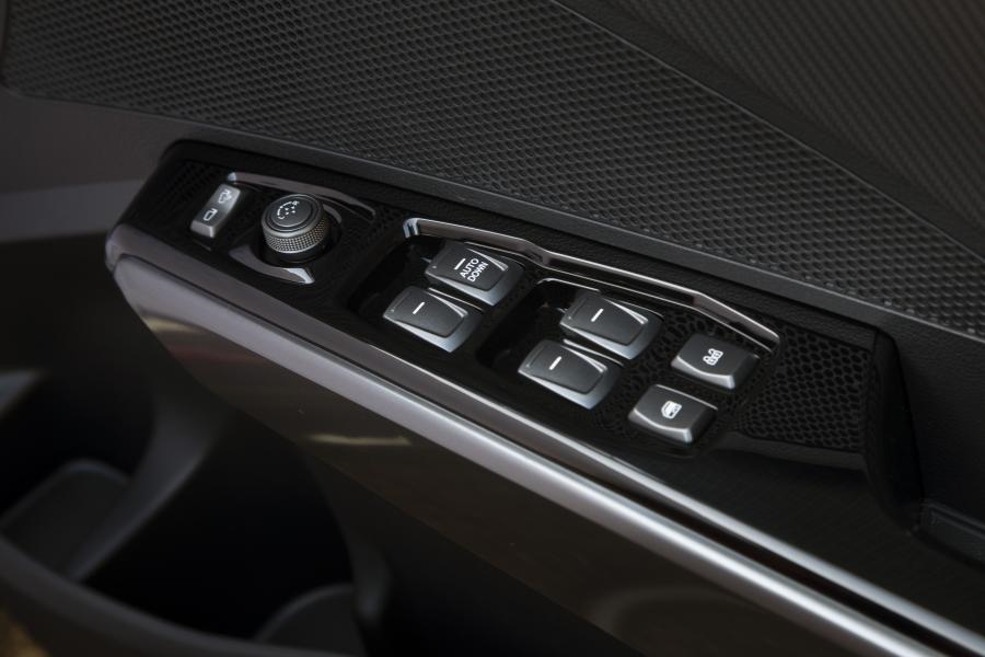 Детали интерьера SsangYong Tivoli Ultimate 2020 года  (UK) (фото 49 из 63)